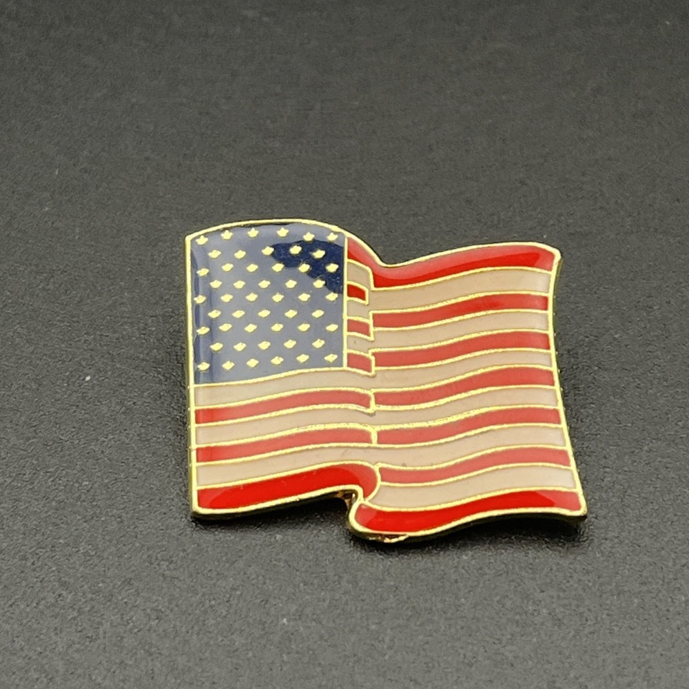 Vintage American Flag Waving USA Lapel Hat Pin